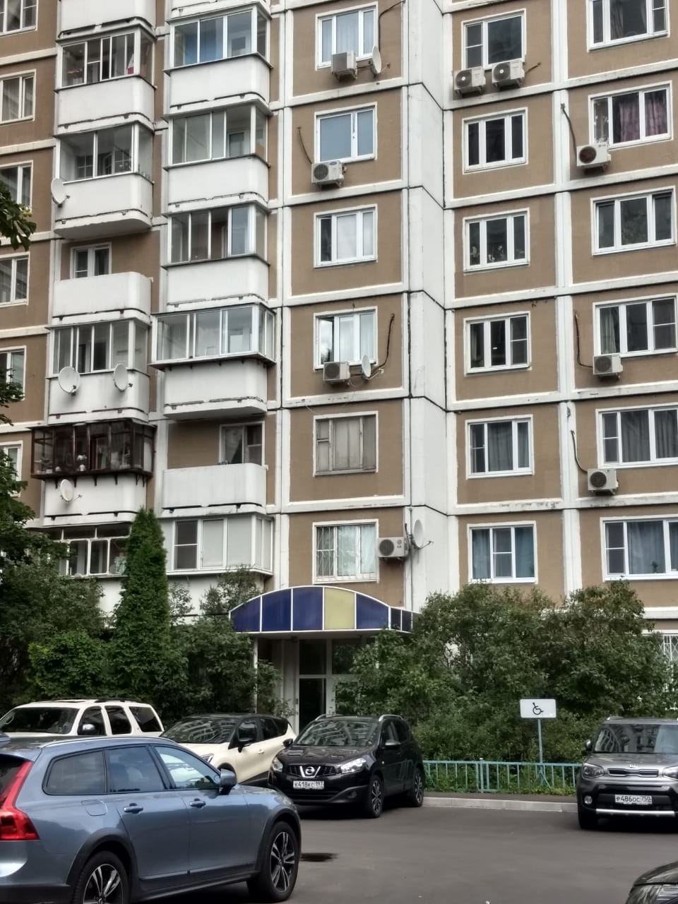 фасад дома, здание по адресу г Москва, ул Крылатские Холмы, д 30 к 8